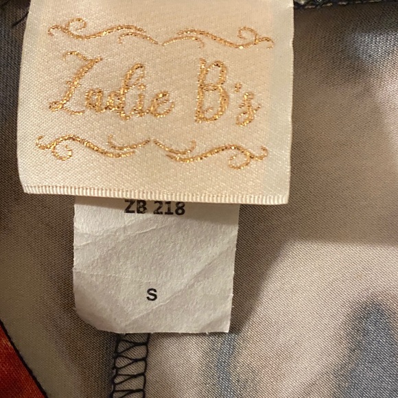 Zadie B’s Leopard Print Tunic with Floral Ruffle - Picture 3 of 3